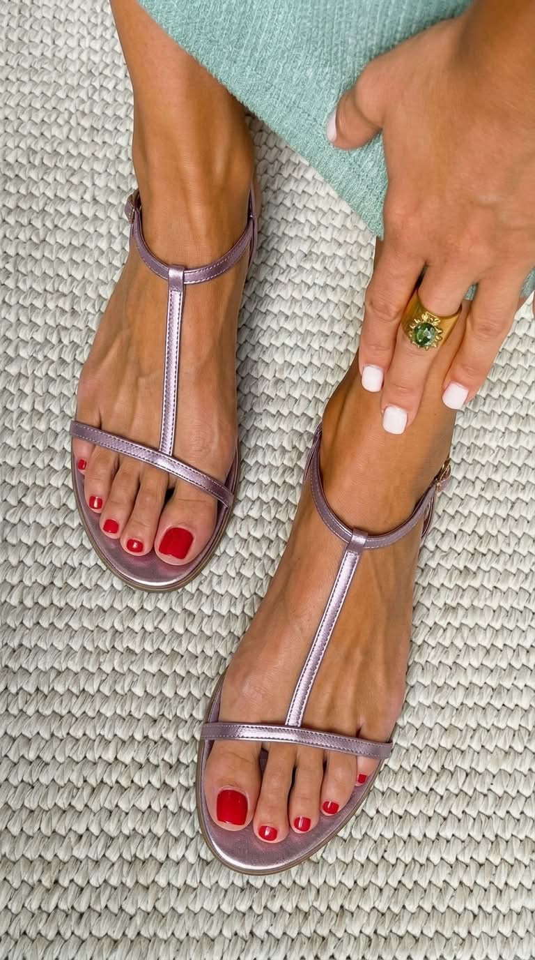 Χρυσά φλατ πέδιλα Bianca